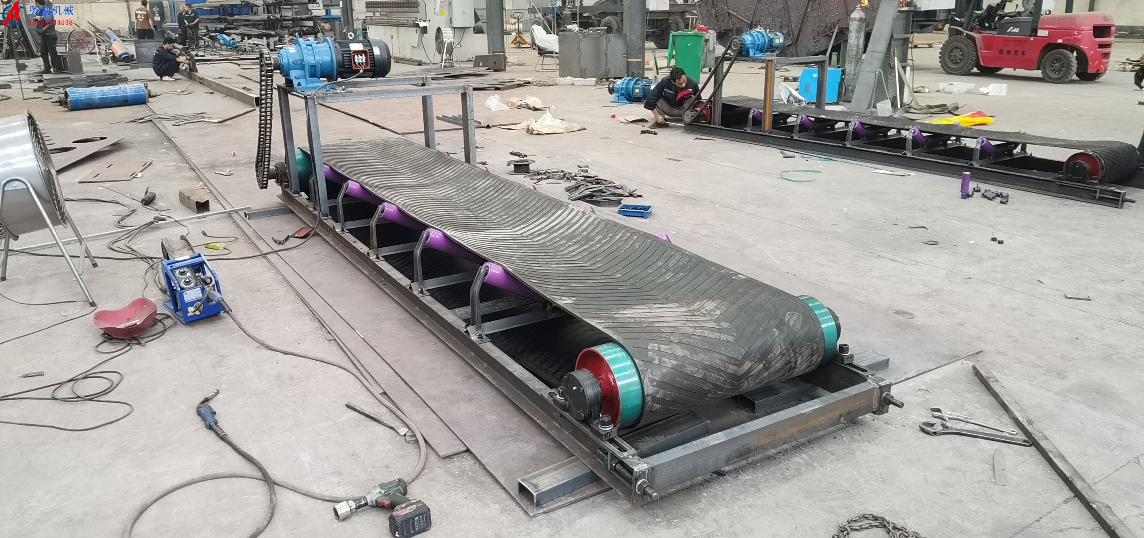 皮帶輸送機跑偏了怎么調(diào) 皮帶輸送機跑偏了怎么調(diào)